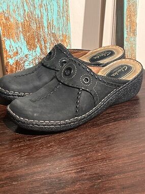 Clarks Artisan Black Suede Slip On Mule Size 8.5 Narrow